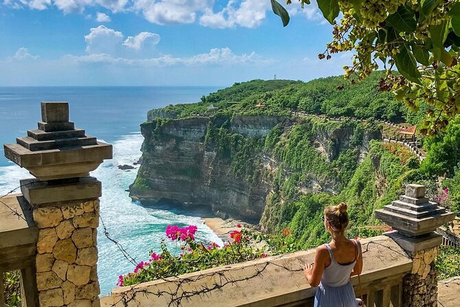 Kecak Fire Dance and Sunset at Uluwatu Temple All Inclusive - Monkeys at Uluwatu: how to stay relaxed instead of stressed