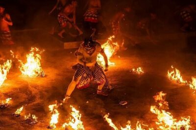 Kecak Fire Dance and Uluwatu Temple with Private Car Service - The 3:00 pm Plan: Watching Sun Drop Over 70-Meter Cliffs
