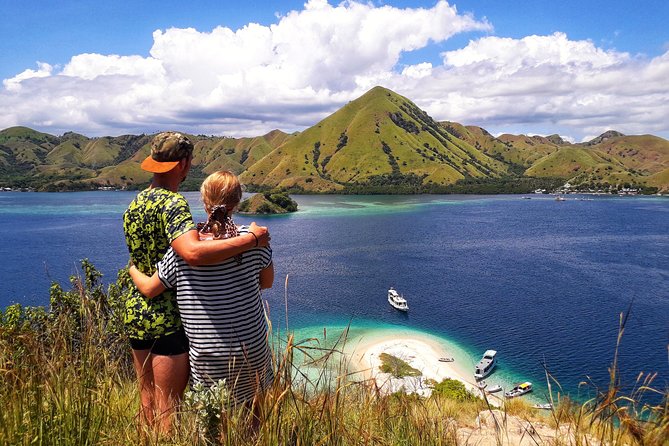 Komodo Tour 3D/2N Live on Board -Join Group Category-Share Cabin - Day 2: Padar stairs, Pink Beach snorkeling, and Komodo Island trekking
