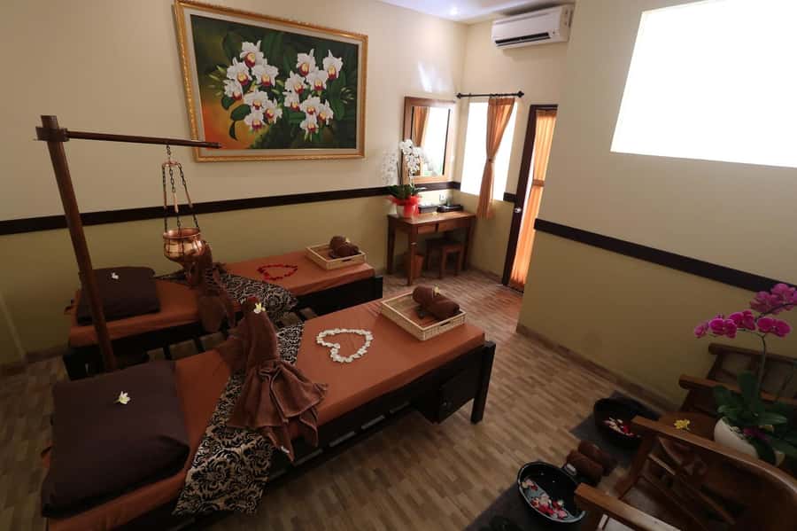 Kuta: 90 Minutes Bali Massage Treatment - Location Advantage: Close to Shops and a Simple Route Out