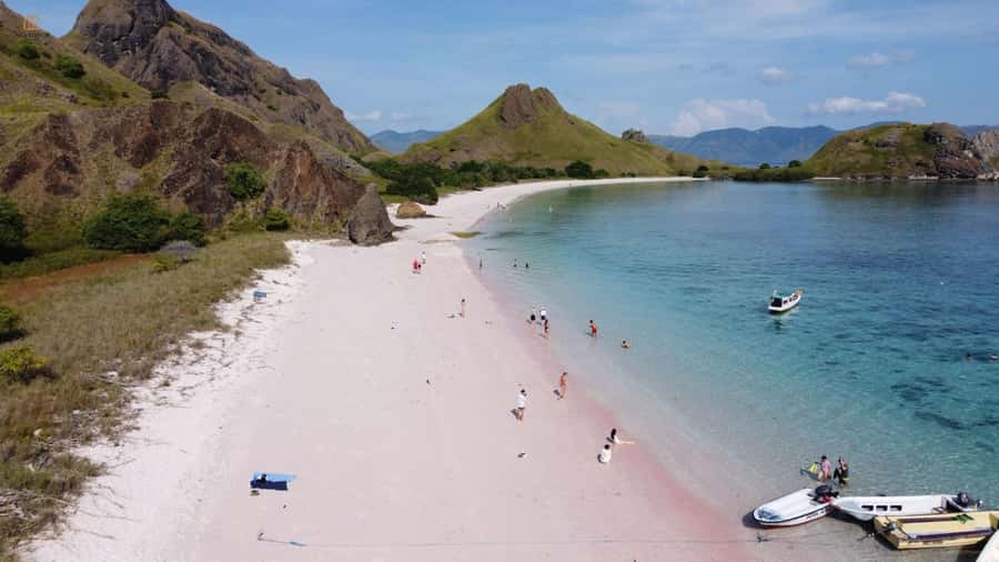 Labuan Bajo: 2D1N Komodo & Pink Beach Shared Boat Tour - Labuan Bajo to Komodo: Why This 2 Days Feels Like More