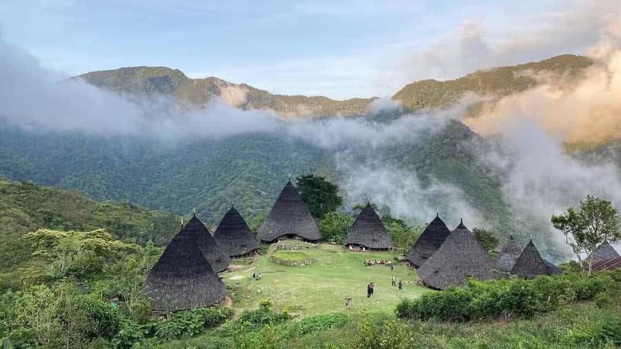 Labuan Bajo: Exploring Wae Rebo Village 2-Day Tour - Day 1: Labuan Bajo to Denge and the jungle hike up to Wae Rebo