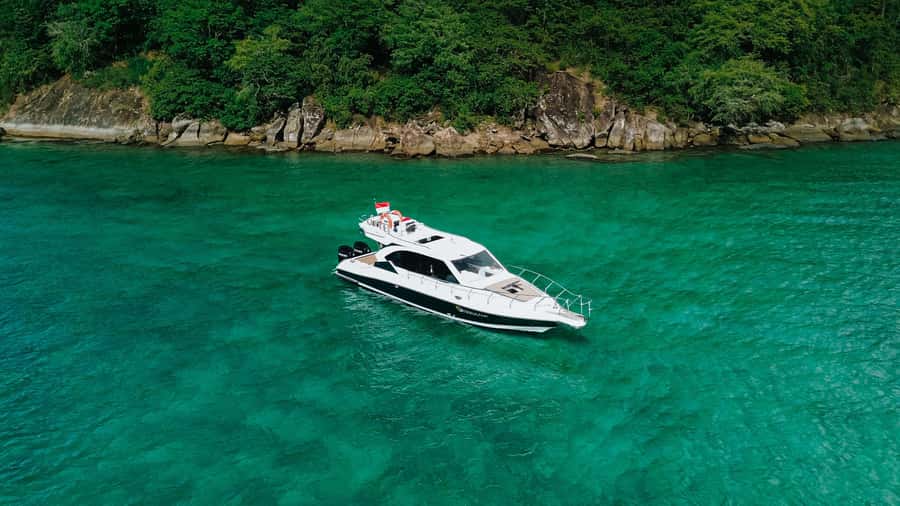 Labuan Bajo: Komodo National Park Full-Day Speedboat Tour - Boat comfort and onboard support: what you’ll actually notice