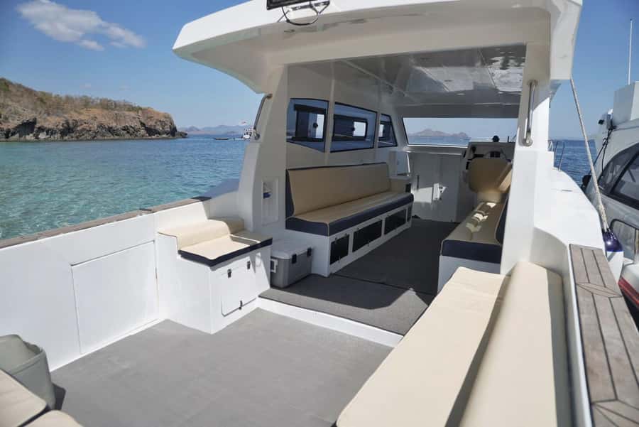 Labuan bajo: One Day Komodo Private & Shared Speedboat Trip - Taka Makasar and the Siaba Area Stops That Add Depth