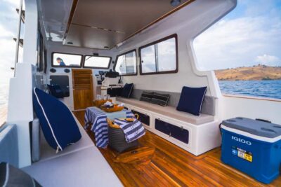 Labuan Bajo: One Day Tour to Explore Komodo National Park - Starting early in Labuan Bajo: pickup timing and a small-boat day