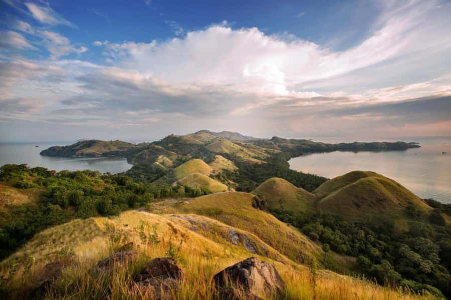 Labuan Bajo: Rangko Cave and Beach Snorkeling Half-Day Tour - Rangko Cave swim: the surreal natural pool you’ll remember