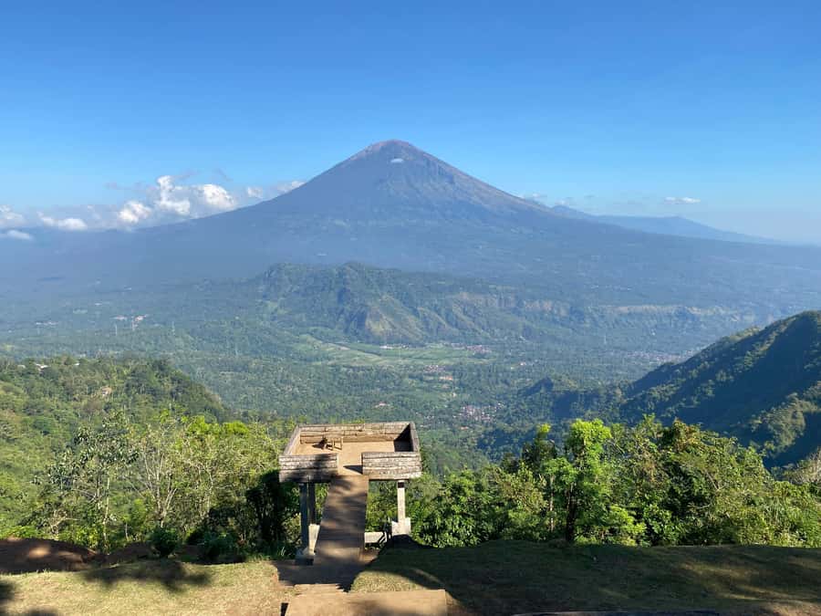 Lahangan Sweet, Tirta Gangga & Virgin Beach - Lahangan Sweet: hilltop views and tree-photo energy