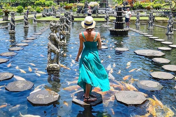 Lempuyang Temple and Bali Instagramable Tour - First Stop: Lempuyang Temple and the Gate of Heaven framing
