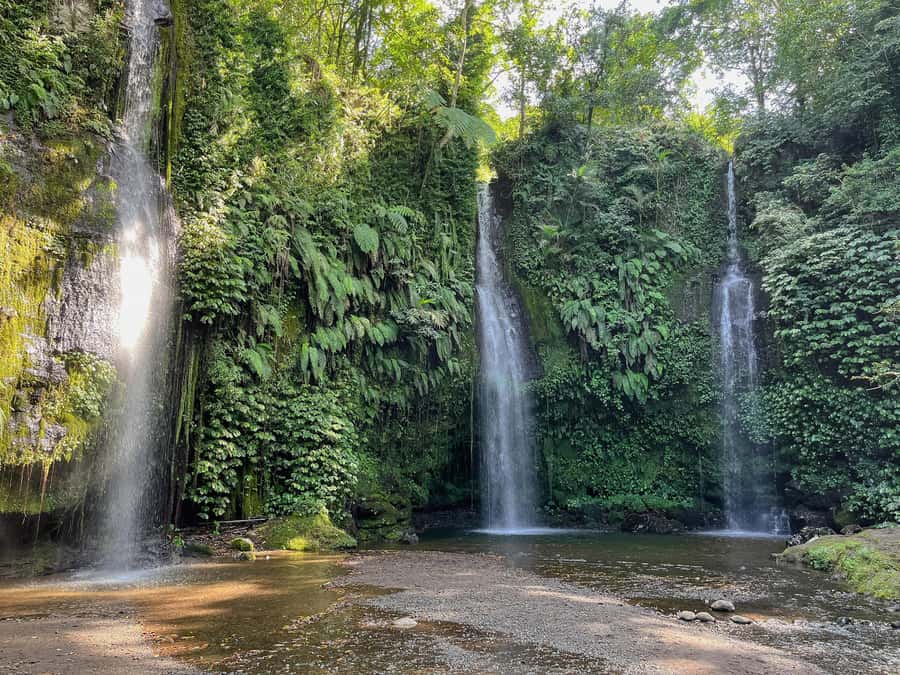 Lombok: Benang Stokel and Kelambu Falls Tour & Beach Sunset - Sasak Weaving at Sukarara: Learn on a Backstrap Loom with Local Ibu-Ibu