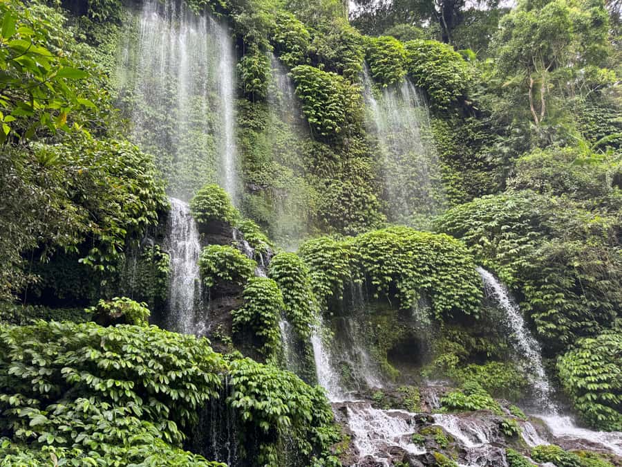 Lombok : Benang Stokel & Kelambu Waterfalls & Merese H - Pickup and Village Stops: Sukarara Weaving and Banyumulek Pottery