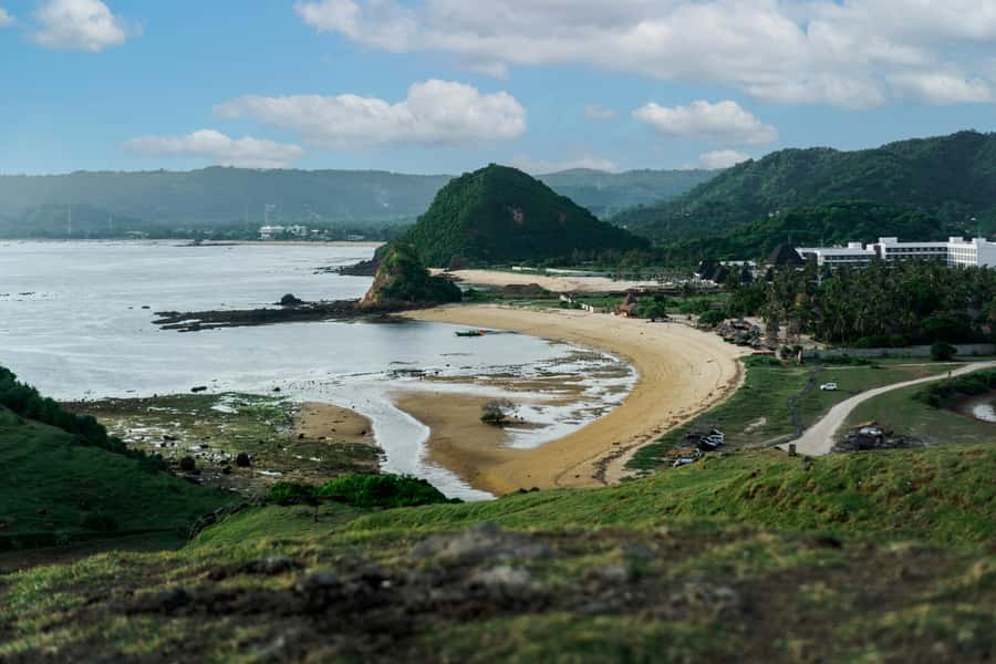 Lombok Epic: Exclusive Surfing, Beaches, and Sunset Hills - Merese Hill Sunset: The Panoramic Payoff