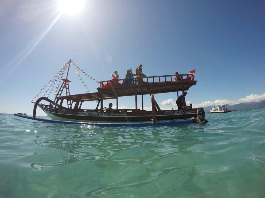 Lombok: Gili Trawangan, Meno, Air Snorkeling Trip - Getting around the island: bike or horse cart time