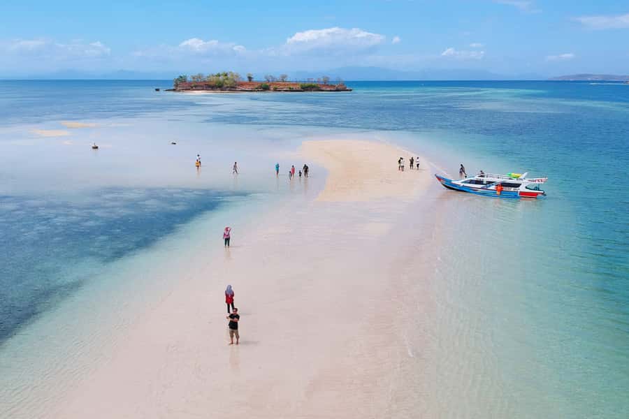 Lombok: Pink Beach, Gili Petelu & Private Snorkeling Tour - Segui Beach and Semangkok Beach: quieter scenery between stops