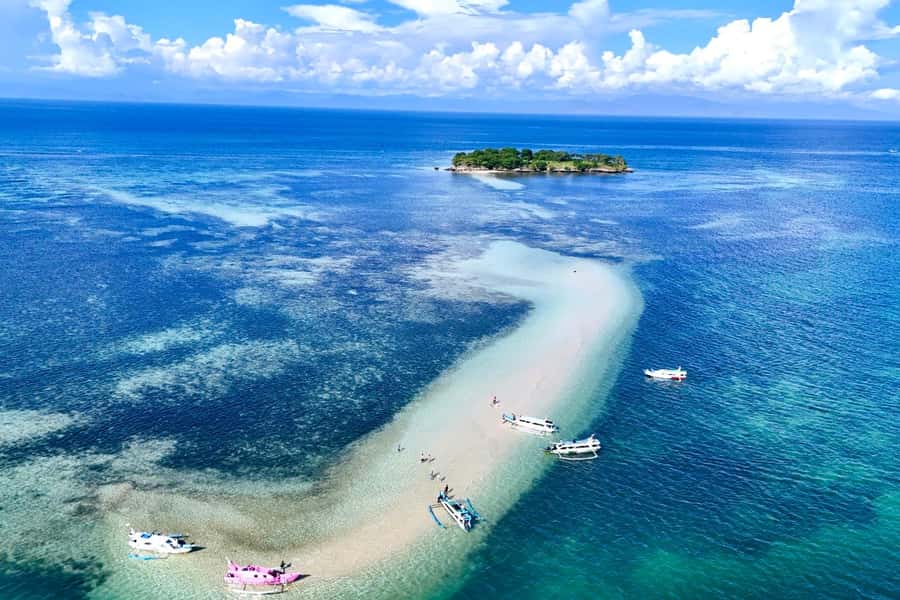 Lombok: Pink Beach, Gili Petelu & Private Snorkeling Tour - Lunch, water, and the real value of paying $60