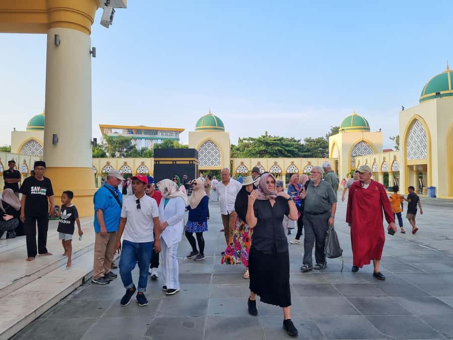 Lombok: Private Customizable Tour with Driver-Guide - Should you book this private customizable Lombok tour?