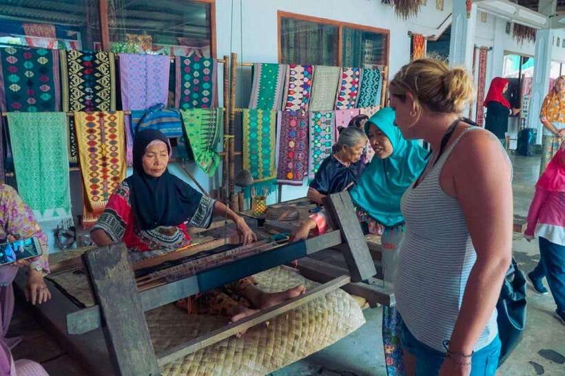Lombok Sasak Culture and village Tour - Banyumulek Pottery: Skills You Can Actually See (and Shop)