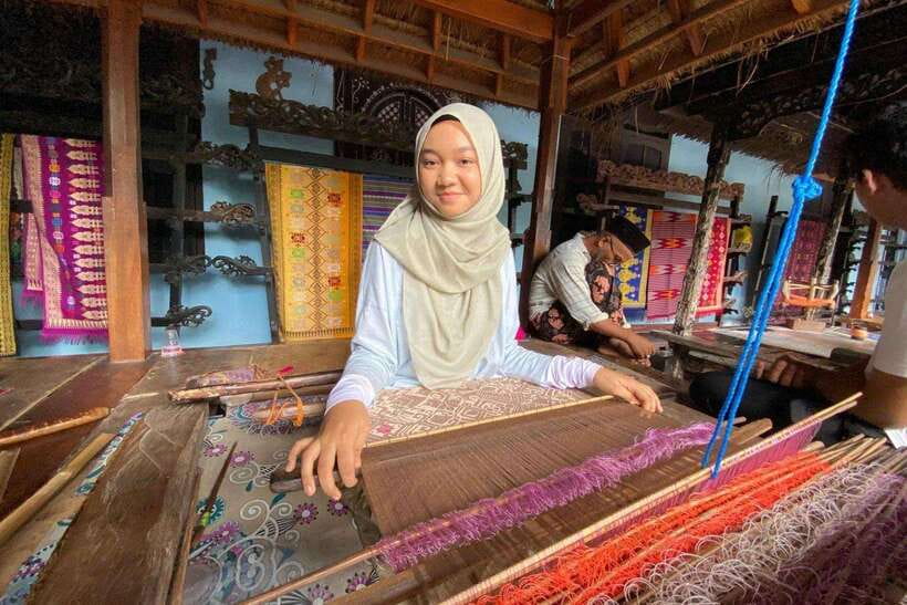 Lombok Sasak Culture and village Tour - Sade Traditional Village: Thatched Homes, Real Etiquette, and Time to Wander