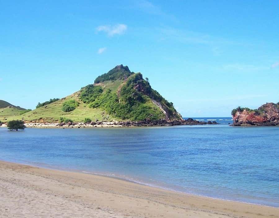 Lombok: Sasak Traditional Villages and Beaches Tour - Pickup, private AC car, and why the logistics matter