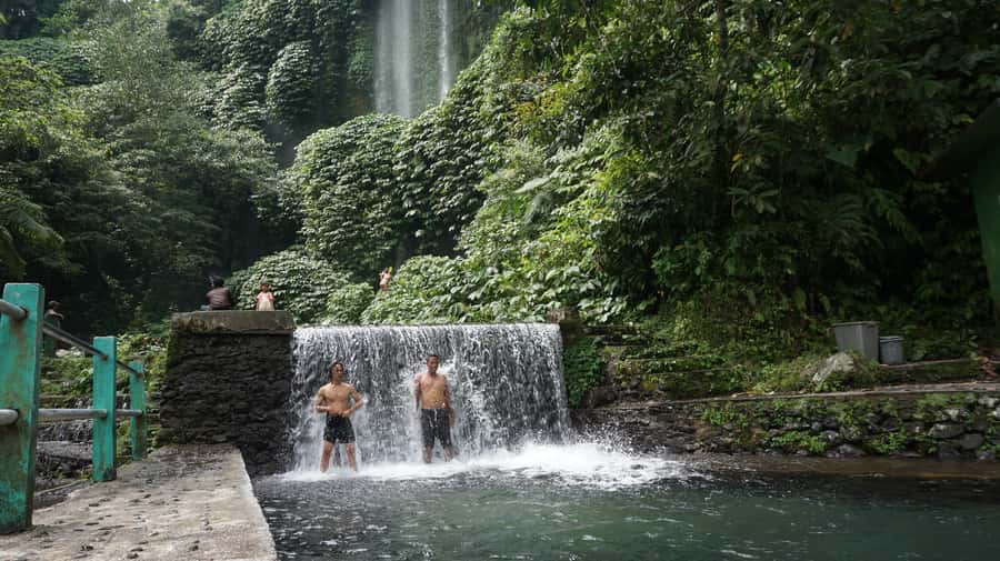 Lombok: Waterfall Benang Kelambu & Rice field Trip - Lunch, coffee, and snacks that match a hike day