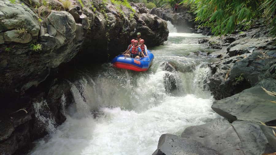 Lombok: Waterfall Benang Kelambu & River Rafting Trip - Jangkok River Rafting: Gentle Rapids, Real Fun, Proper Safety