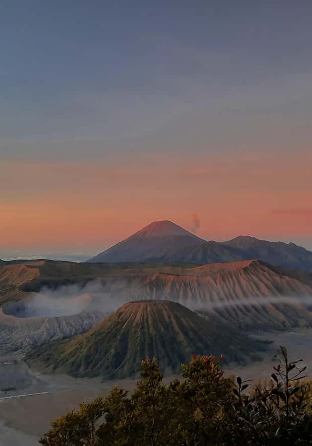 Malang: 2D1N Shared Tour of Mount Bromo & Ijen Crater - The Ijen sunrise and the turquoise crater view