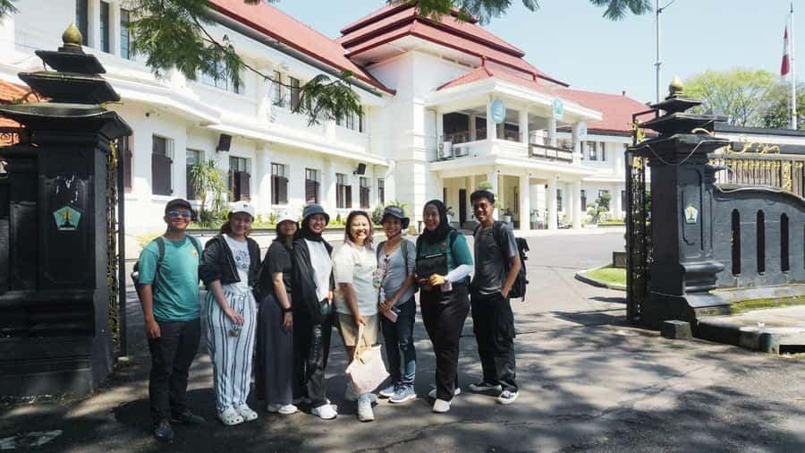 Malang: City Highlights Walking Tour - Colonial-Era Threads: Station Area and City Hall