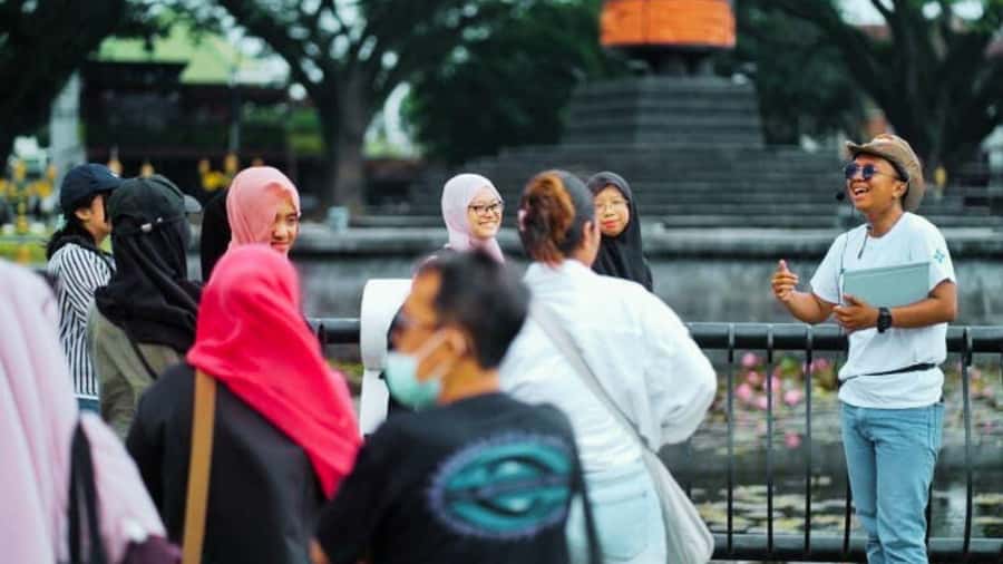 Malang: City Highlights Walking Tour - Ending at Alun-Alun Merdeka: Modern Malang’s Central Square