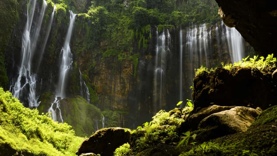 Malang: Tumpak Sewu Waterfall, Blue Lagoon & Goa Tetes - Meeting in Malang and how private transport changes the pace