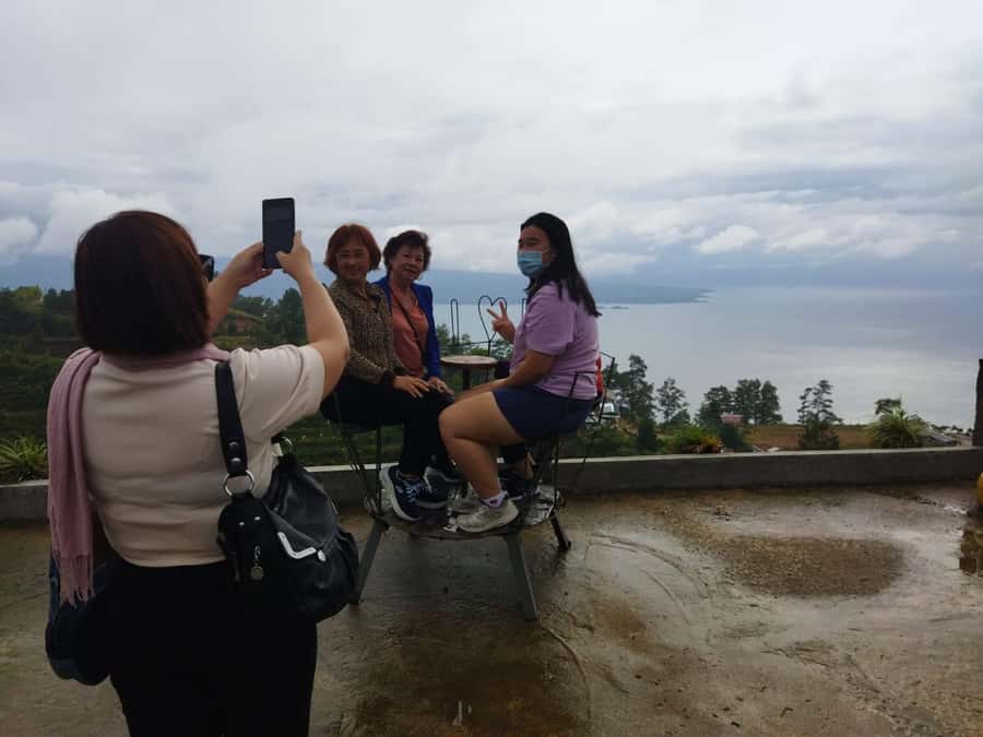 Medan: 4 Days 3 Nights Lake Toba Tour Package include Hotels - Guide quality matters: Mr Anton and the patient-drive factor