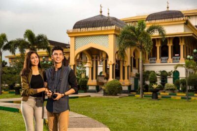 Medan: Highlights City Sightseeing Guided Group Tour - Morning Pickup Timing: Why the Start Matters
