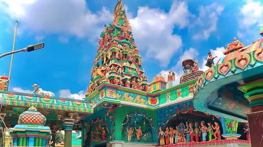 Medan: Highlights City Sightseeing Guided Group Tour - Kampung Keling and the Multi-Faith Morning