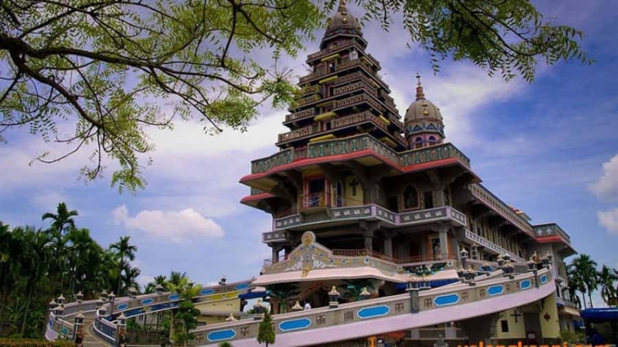 Medan: Highlights City Sightseeing Guided Group Tour - How Guides Like Ganda and Anwar Change the Whole Experience