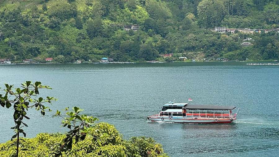 Medan Lake Toba Day Trip - Parapat Breaks, Picture Stops, and a Temple in Siantar