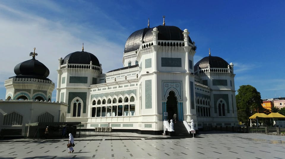 MEDAN : Private Car Driver For Medan Excursions - Crocodile farm stop: a quirky break from the usual city routine