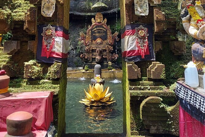 Melukat Purification Ceremony at Taman Pecampuhan Sala Temple - Entering Taman Pecampuhan Sala: Where the ritual happens