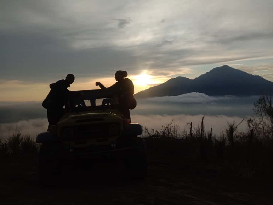 Mount Batur: Sunset/Sunrise 4WD Jeep Tour with Photographer - Mount Batur viewpoint: where the photos actually happen