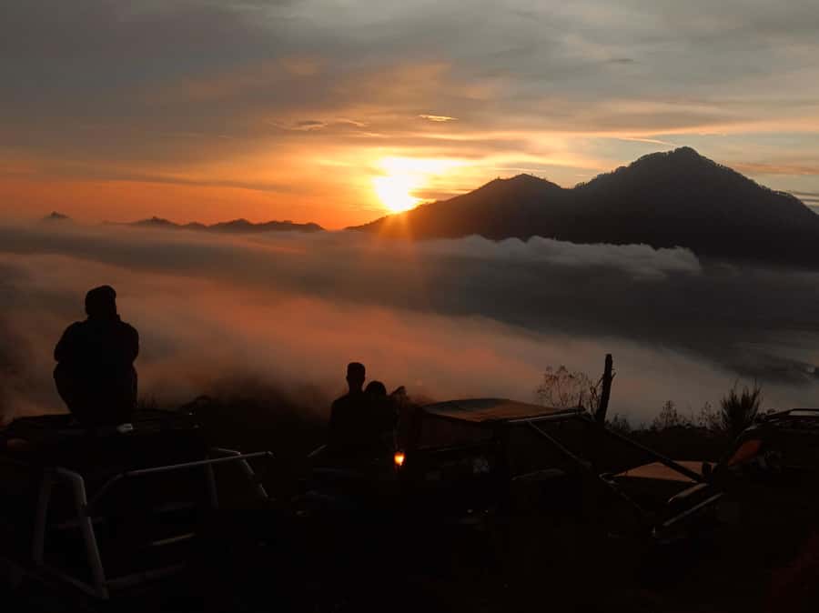 Mount Batur: Sunset/Sunrise 4WD Jeep Tour with Photographer - Breakfast and coffee in Kintamani: the calm break before or after the drama
