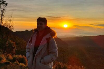Mount Bromo Sunrise 1 Day Private Tour - King Kong Hill: tea, mountain-name views, and the long wait