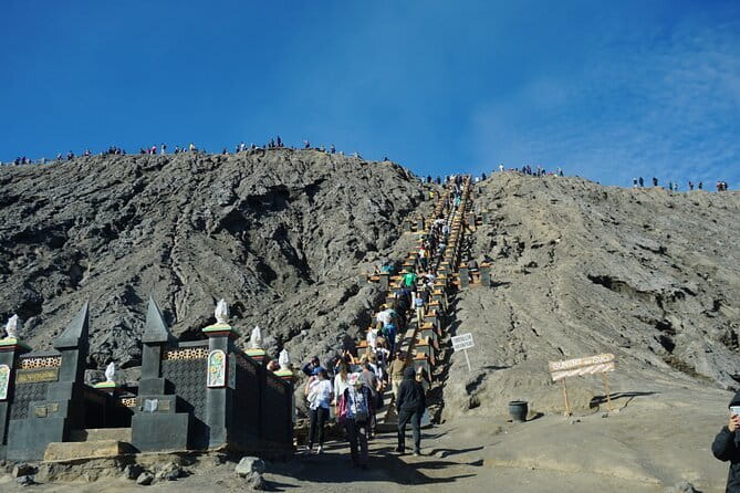 Mount Bromo Sunrise Shared Guided Tour from Surabaya - Stop 2: Gunung Penanjakan sunrise deck (where the sky does its job)