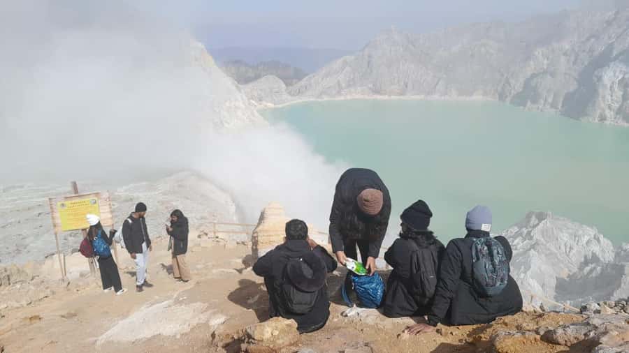 Mount Ijen Blue Fire Tour Start From Banyuwangi or Ubud Bali - The pre-hike briefing: why the first 20 minutes matter