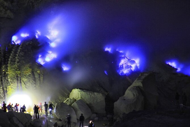 Mount Ijen Volcanic Crater Overnight Trip from Bali - The steep climb: cold air, headlamps, and crater-rim timing