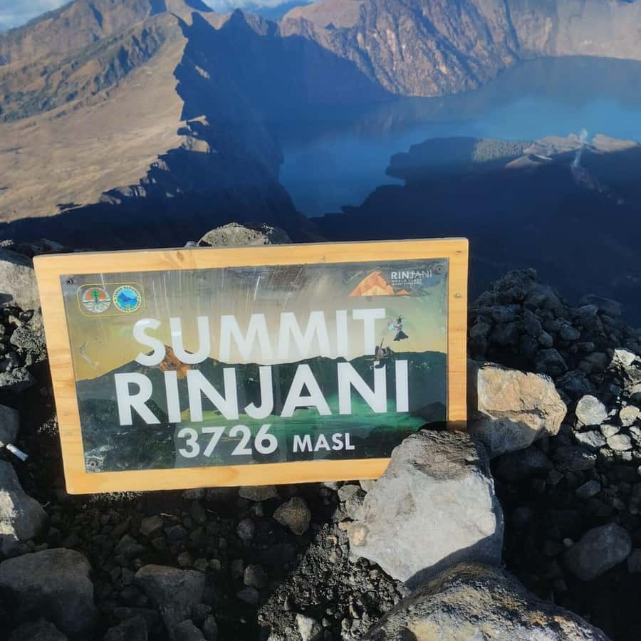 Mount Rinjani: 2-day 1-night Guided Summit Trek with Meals - Timing and closures: when Rinjani trekking shuts down