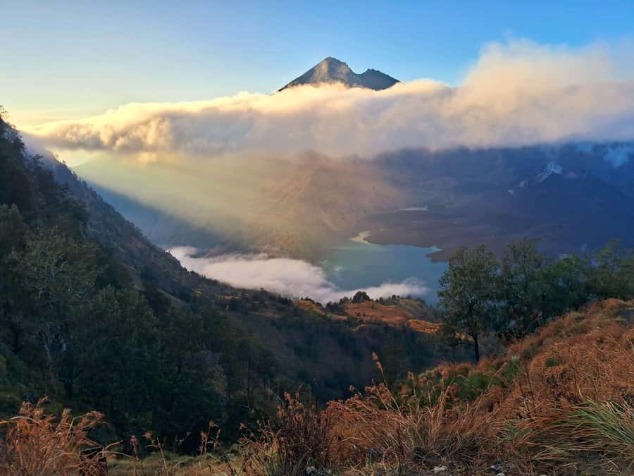 Mount rinjani: camping 2 day 1 night to Rinjani crater rim - Guides and porters: the real difference-maker on Rinjani