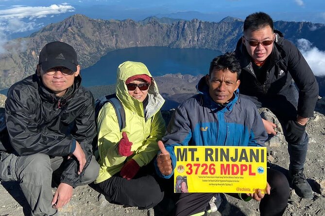 MOUNT RINJANI CLIMB 2DAYS to Crater rim - Day 2: The descent back to Senaru, and how to protect your knees