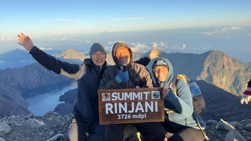 Mount Rinjani Climbing 2D/1N Summit Trek 3726M - Day 1 trail: Posts 1 and 2 set the pace