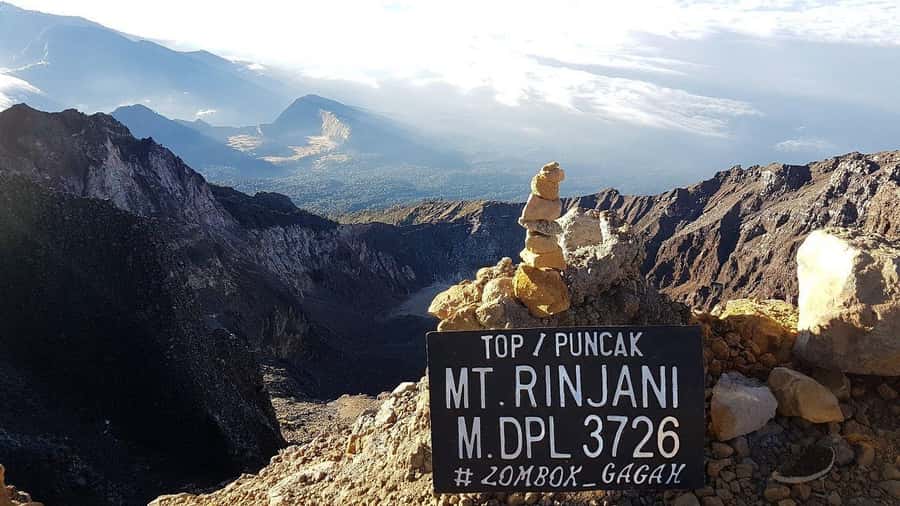 Mount Rinjani Summit Tour With Guide. - Guides and Porters: Why “Small-Group Feel” Helps on Rinjani