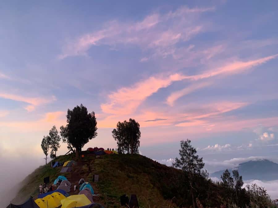 Mount Rinjani Trekking 2D/1N Summit Sunrise & Sunset Views - Returning to Crater Rim and Descending: Breakfast, Then Work Again