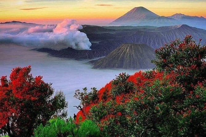 Munduk: Twin Lake Jungle Hike, Ulun Danu Temple, & Waterfall - Timing, weather, and why your day may stretch a bit