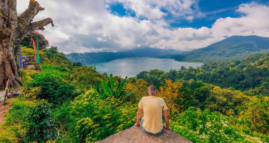 Munduk: Twin Lakes Jungle Hike with Lake Canoe and Waterfall - Two Temple Stops That Make the Lakes More Meaningful