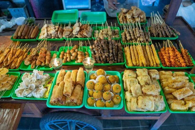 Night Street Food and Cultural Walking Tour - Your food route: sate, charcoal coffee, ronde, and gudeg